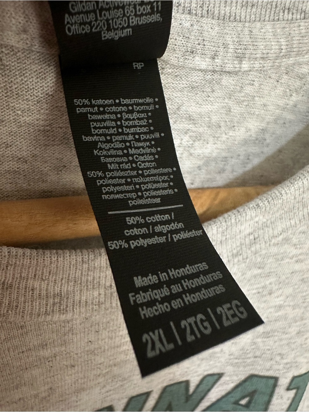 Gildan Cincinnati Reds Graphic Crewneck Tee in Heather Gray - Picture 4 of 6